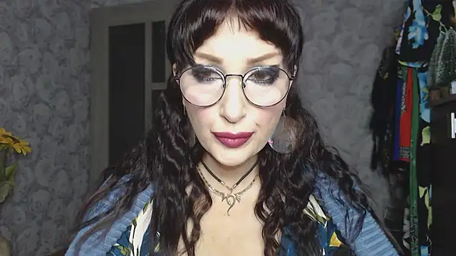 Aziza1 online show from 11-18-25, 08:34