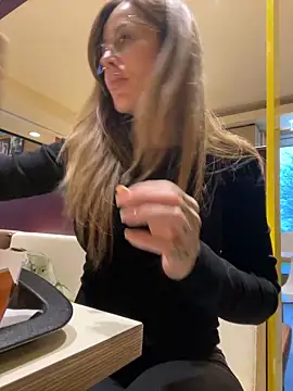 Etwas neugierig online show from 03-03-26, 04:36