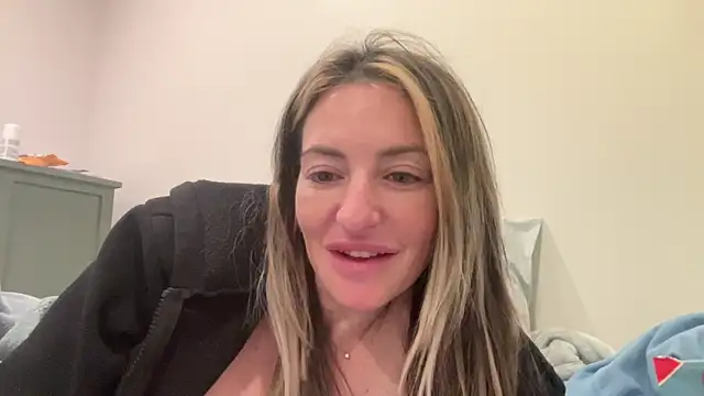 Snapshot of AmandaStarryNight chatting on 12-20-24, 02:26 AmandaStarryNight online show from 12-20-24, 02:26