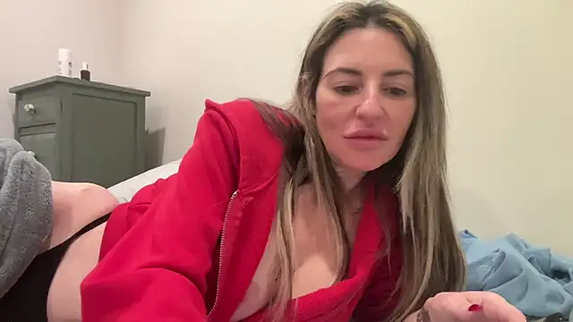 Snapshot of AmandaStarryNight chatting on 12-25-24, 05:37 AmandaStarryNight online show from 12-25-24, 05:37