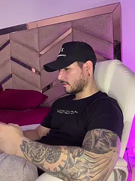 nicolasx1000 online show from 03-04-25, 09:54