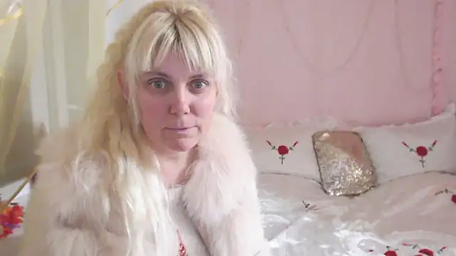 SunnySylvia online show from 11-29-25, 02:28