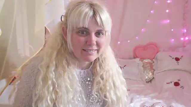 SunnySylvia online show from 03-18-26, 06:42