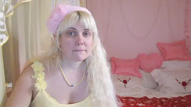 SunnySylvia online show from 01-31-25, 05:32