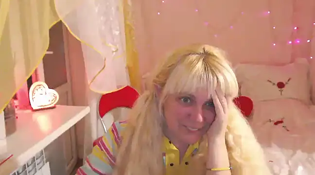 SunnySylvia online show from 03-18-25, 05:23