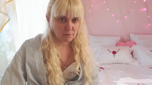 SunnySylvia online show from 12-21-25, 08:16