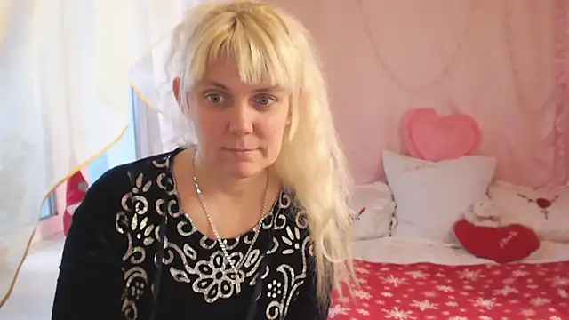 SunnySylvia online show from 12-18-25, 06:40