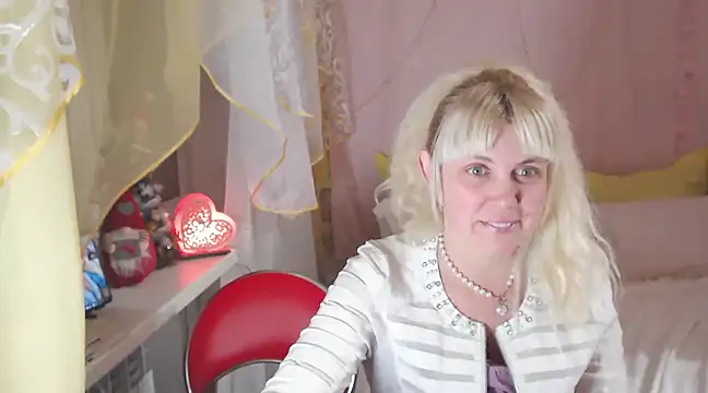 SunnySylvia online show from 12-16-24, 05:11
