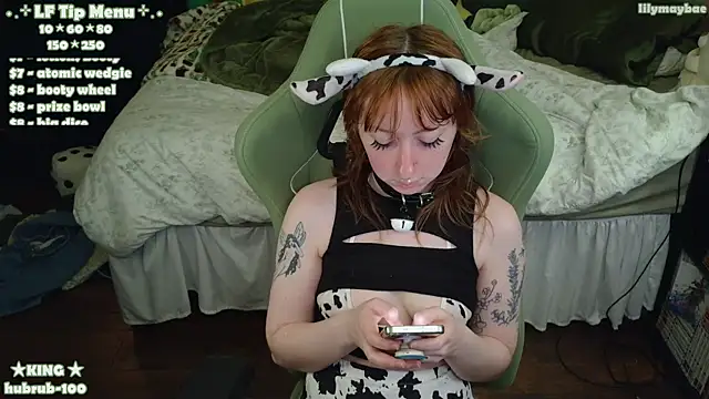 Snapshot of LilyMayBae chatting on 03-21-26, 02:35 LilyMayBae online show from 03-21-26, 02:35