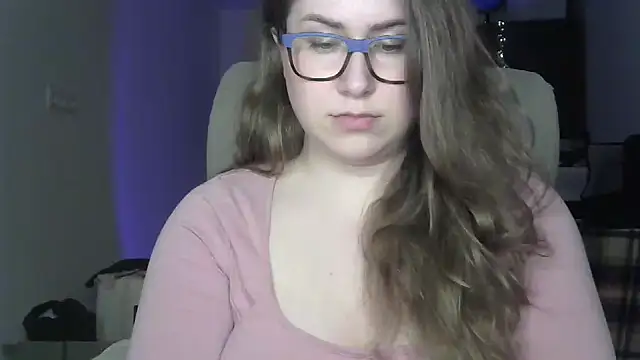 Snapshot of SeasonalSomeone chatting on 05-17-26, 11:27 SeasonalSomeone online show from 05-17-26, 11:27
