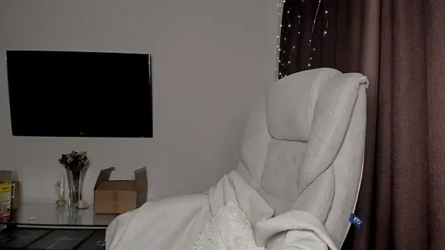 SeasonalSomeone online show from 11-21-25, 03:11