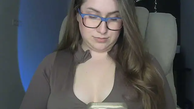 Snapshot of SeasonalSomeone chatting on 04-21-26, 11:22 SeasonalSomeone online show from 04-21-26, 11:22