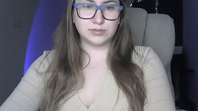 Snapshot of SeasonalSomeone chatting on 04-22-26, 11:00 SeasonalSomeone online show from 04-22-26, 11:00
