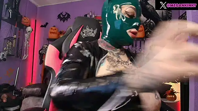 Snapshot of fetishkinkymeganx chatting on 10-07-25, 05:03 fetishkinkymeganx online show from 10-07-25, 05:03