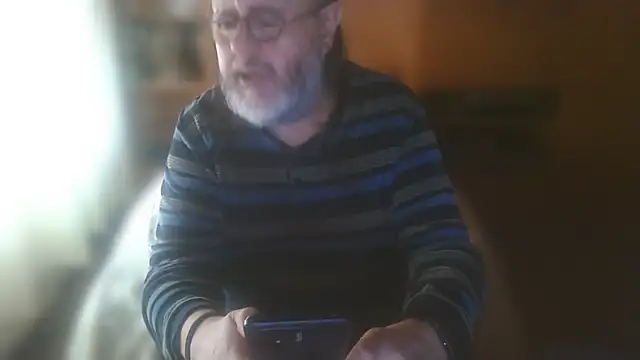 Snapshot of Koldo70 chatting on 05-15-26, 02:04 Koldo70 online show from 05-15-26, 02:04