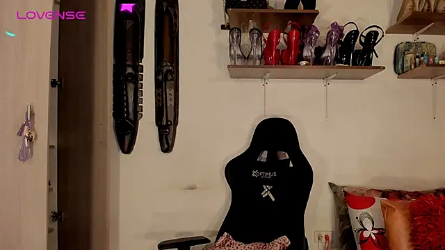 Snapshot of sashasweethot chatting on 02-13-26, 03:01 sashasweethot online show from 02-13-26, 03:01