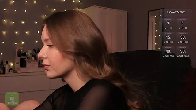 Snapshot of Hit-girl- chatting on 02-15-25, 06:12 Hit-girl- online show from 02-15-25, 06:12