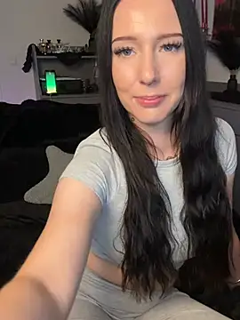 Snapshot of Trixie-Tainted chatting on 04-15-26, 07:58 Trixie-Tainted online show from 04-15-26, 07:58