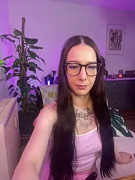 Snapshot of Trixie-Tainted chatting on 02-28-25, 04:20 Trixie-Tainted online show from 02-28-25, 04:20