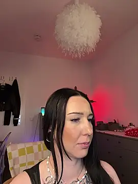 Trixie-Tainted online show from 12-20-25, 04:32