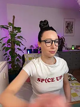 Snapshot of Trixie-Tainted chatting on 03-17-25, 11:00 Trixie-Tainted online show from 03-17-25, 11:00