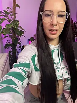 Snapshot of Trixie-Tainted chatting on 02-19-25, 02:01 Trixie-Tainted online show from 02-19-25, 02:01