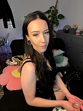 Trixie-Tainted online show from 10-28-25, 04:06