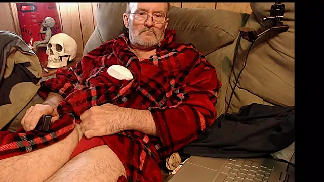 Snapshot of snickers1 chatting on 10-26-25, 01:33 snickers1 online show from 10-26-25, 01:33