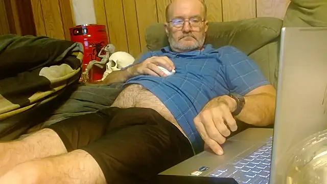 Snapshot of snickers1 chatting on 10-11-25, 03:40 snickers1 online show from 10-11-25, 03:40