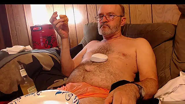 Snapshot of snickers1 chatting on 02-22-26, 05:32 snickers1 online show from 02-22-26, 05:32