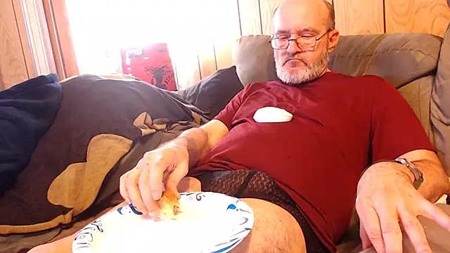 Snapshot of snickers1 chatting on 03-01-26, 02:17 snickers1 online show from 03-01-26, 02:17