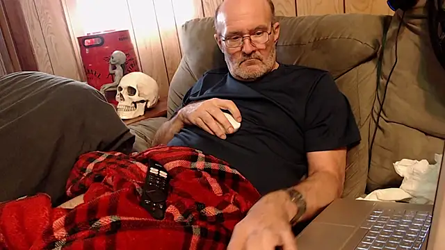 Snapshot of snickers1 chatting on 11-01-25, 01:38 snickers1 online show from 11-01-25, 01:38