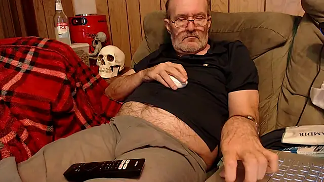 Snapshot of snickers1 chatting on 11-11-25, 02:06 snickers1 online show from 11-11-25, 02:06