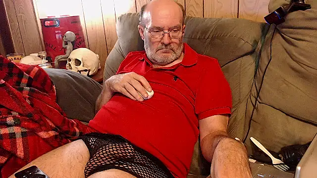 Snapshot of snickers1 chatting on 10-31-25, 12:07 snickers1 online show from 10-31-25, 12:07