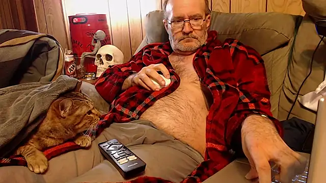 Snapshot of snickers1 chatting on 11-12-25, 05:11 snickers1 online show from 11-12-25, 05:11