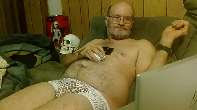 Snapshot of snickers1 chatting on 09-25-25, 06:30 snickers1 online show from 09-25-25, 06:30