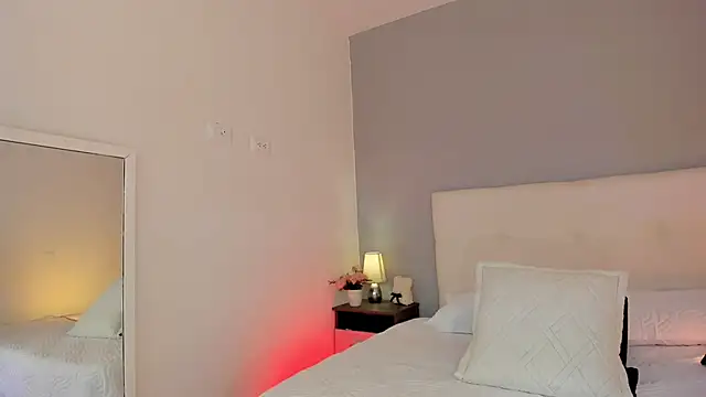 NataliaBuiles online show from 11-18-25, 06:22