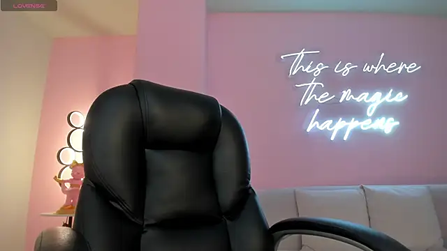 Snapshot of MorganHicks chatting on 03-22-25, 07:20 MorganHicks online show from 03-22-25, 07:20