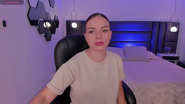 Snapshot of MorganHicks chatting on 11-14-25, 07:28 MorganHicks online show from 11-14-25, 07:28