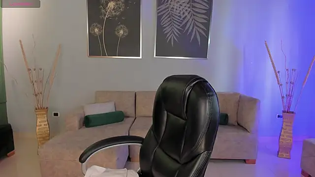 Snapshot of MorganHicks chatting on 11-18-25, 07:50 MorganHicks online show from 11-18-25, 07:50