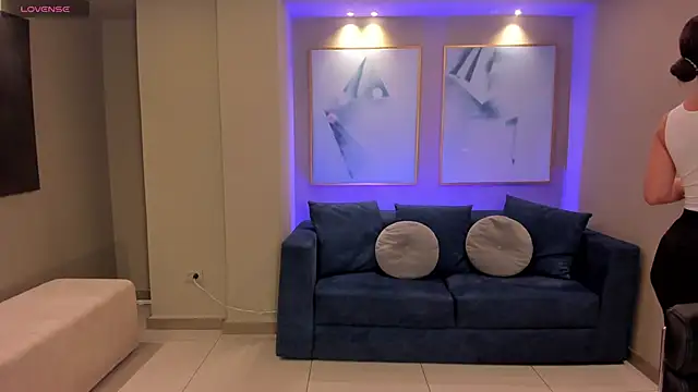 Snapshot of MorganHicks chatting on 11-16-25, 11:37 MorganHicks online show from 11-16-25, 11:37