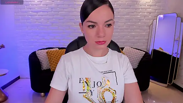 Snapshot of MorganHicks chatting on 09-14-25, 05:46 MorganHicks online show from 09-14-25, 05:46