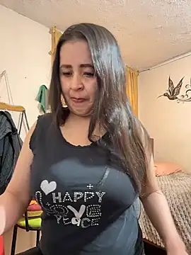 latinfemale online show from 06-25-26, 10:37
