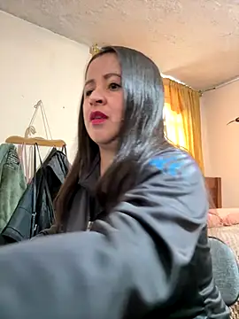 latinfemale online show from 12-18-25, 07:07