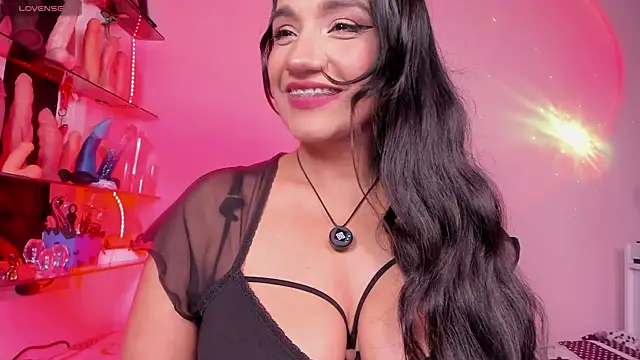 Snapshot of christymilkk chatting on 10-06-25, 02:13 christymilkk online show from 10-06-25, 02:13