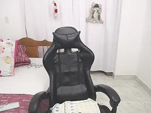 yeslluisa online show from 12-17-25, 01:49