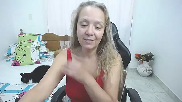 Snapshot of yeslluisa chatting on 02-07-26, 03:31 yeslluisa online show from 02-07-26, 03:31