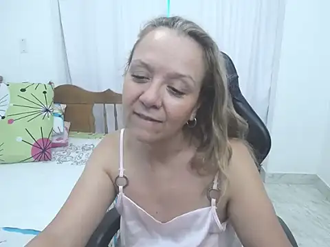 yeslluisa online show from 11-17-25, 07:18