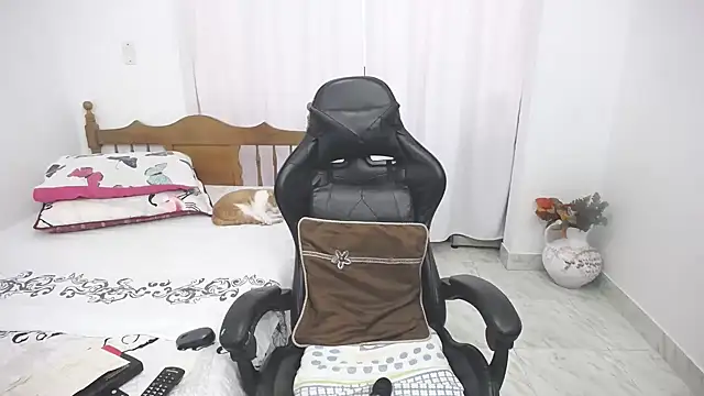 Snapshot of yeslluisa chatting on 02-19-26, 06:49 yeslluisa online show from 02-19-26, 06:49