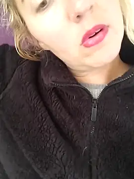 Snapshot of Mllesha74000 chatting on 10-16-25, 12:02 Mllesha74000 online show from 10-16-25, 12:02